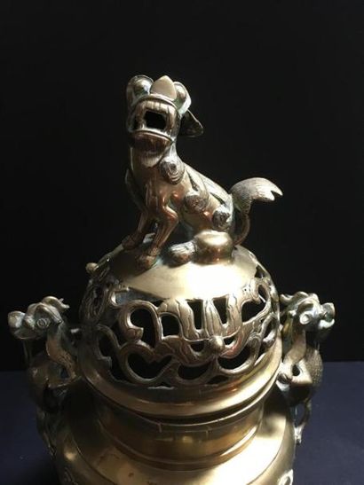 null Chine, Brule parfum en bronze prise en forme de chien de Fo (accident au chien...
