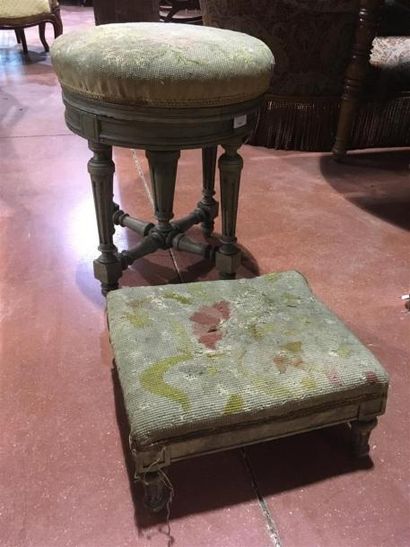 null Tabouret de piano en bois de style Louis XVI et repose pied
garniture au point
Accident...