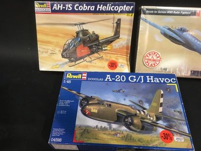 null REVELL 2 maquettes helicoptere Cobra et avion Douglas, joint avion German Night...