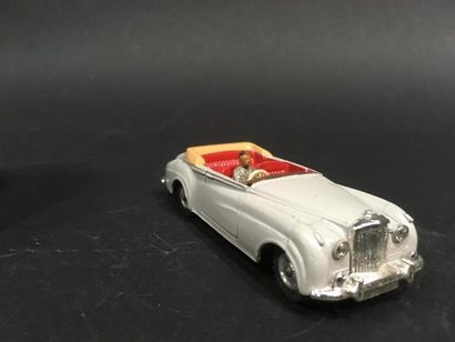 null Dinky Toys Made in England Bentley S2 194
Couleur gris clair
bon état