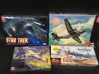 null Lot de 4 maquettes d'avion dont STAR TREK
Neuf en boite