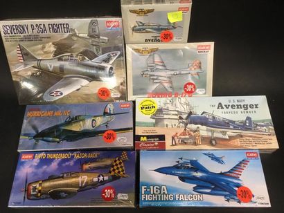 null Lot de 7 maquettes d'avion dont F16
Neuf en boite