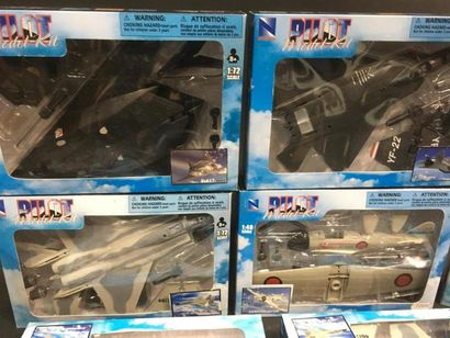 null PILOT MODEL KIT lot de 9 maquettes
Echelle 1/48 et 1/72
Neuf en boite