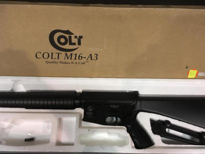 null COLT M13-A3 fusil Echelle 1
Plastique
très bon état dans boite
