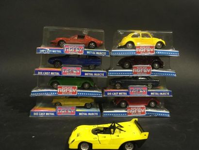 null NOREV 1/43 10 voitures dont 9 neuves en boite et 1 Ferrari 1973