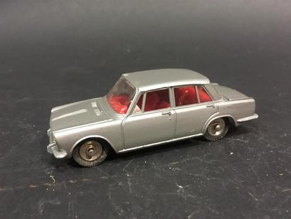 null Dinky Toys Made in France SIMCA 1100 
couleur gris métallisé
bon état