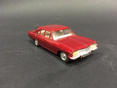 null Dinky Toys Made in France Opel Admiral
Couleur bordeaux
très bon état