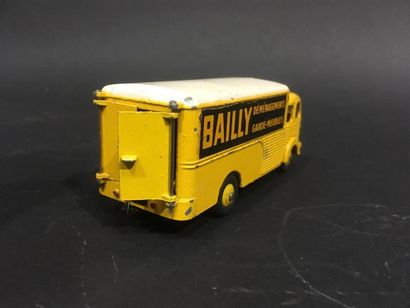 null Dinky Toys Made in France Simca Cargo 32 Camion Bailly
Etat moyen