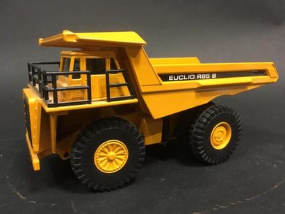 null JOAL EUCLID R85B camion benne 
Echelle i/50 de couleur jaune
très bon état
