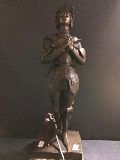 null Statue de Jeanne d'Arc en régule
H 1 m 05
accident : socle