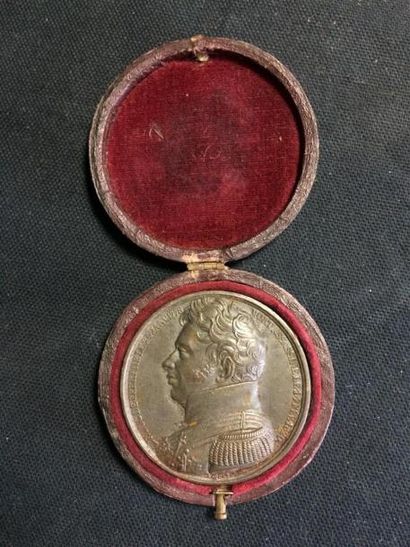 null Médaille de CH.FE. DUC DE FERRI
Assassiné le 14 février 1820