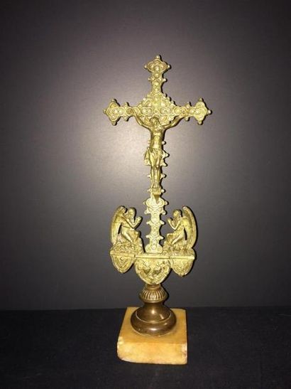null crucifix plaqué or 
H 55 cm