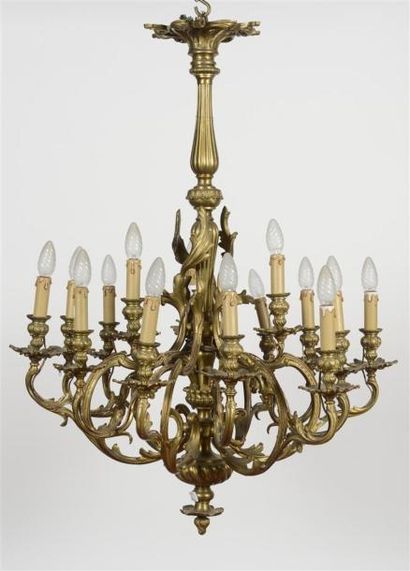 null Lustre en bronze de style Louis XV
19ème
H : 80cm
Diamètre : 70cm