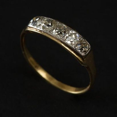 null Bague jarretière en or jaune (750) 18 K sertie de 5 diamants taille ancienne...
