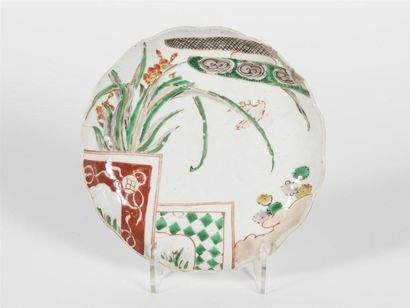 null JAPON paire de plats en porcelaine et un autre d'un décor différent
19ème siècle
Diam...