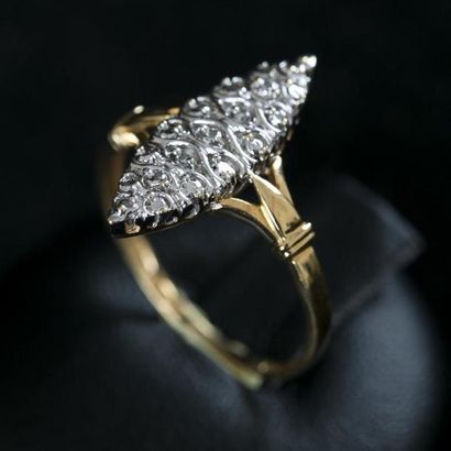 null Bague marquise en or jaune (750) 18K sertie de diamants Poids : 2,20 g TDD :...