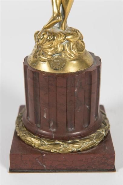 null Raymond DORVAL(1788 - 1861)
Selénée épreuve en bronze doré cachet de fondeur...
