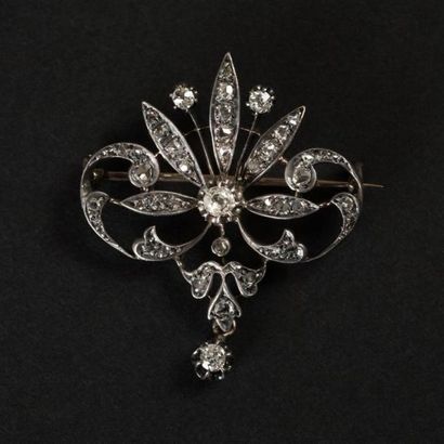 null Broche en or et argent figurant une aigrette sertie de diamants taille rose....