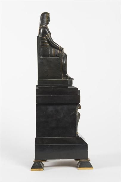 null Egyptienne sur un trone
Epreuve en bronze patién, socle en marbre
H :42 - L:...