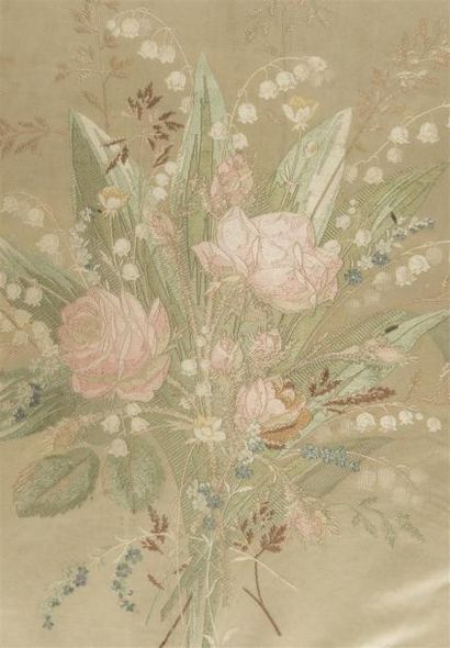 null Lyon 19ème siècle
Paire de médaillons en soie broché à décor de fleurs
78 x...