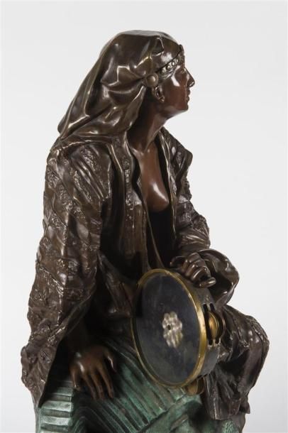 null Gaston LEROUX (1854-1942)
Aïda
Important sujet en bronze à double patine
Signée...