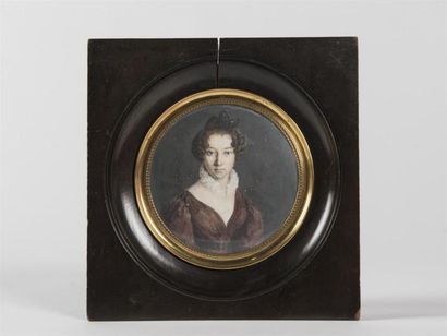 null Miniature ronde sur ivoire 
Portrait de femme
Verrs 1820
Diam : 10 cm