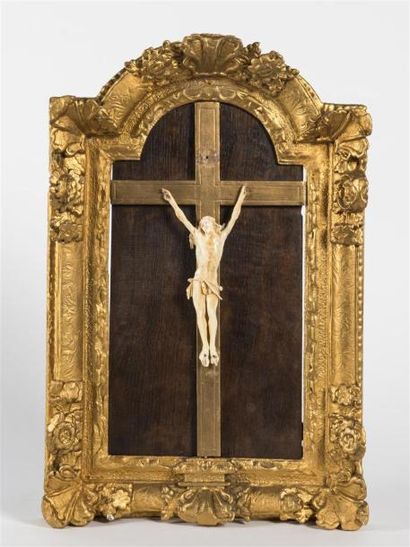 null Christ en ivoire finement sculpté et ciselé
18ème siècle
H : 