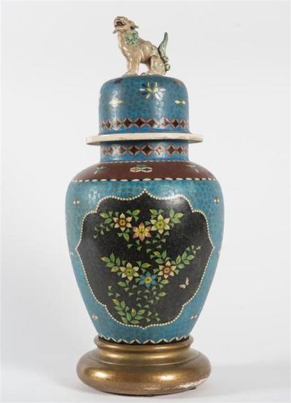 null CHINE Vase balustre couvert en porcelaine émail décor cloisonné
Fin dynastie...