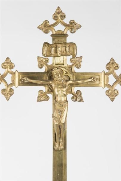 null Croix d'autel en bronze 
19ème siècle
H : 65 cm
