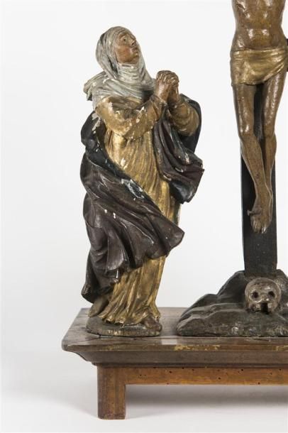 null Calvaire en bois sculpté polychrome , Christ entre la Vierge et Saint Jean
18ème...