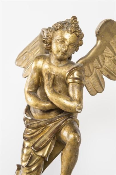 null Ecole 18ème Deux anges en bois sculpté
H sujet : 38cm
H totale : 58cm