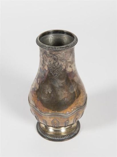 null Vase balustre en argent style Louis XV
Poinçon Minerve
Poids : 377grs