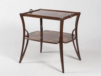 null Louis MAJORELLE (1859-1926)
Table à double plateaux à thé assortie à l'époque...