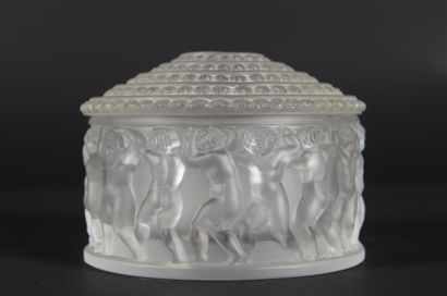 null Maison LALIQUE, d'après un modèle de René LALIQUE (1860-1945)
Garniture de toilette...