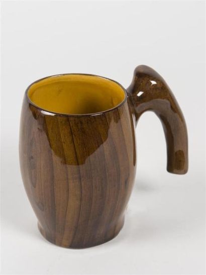 null Jourdan GRANDJEAN (20ème siècle)
Suite de six tasses et un pichet en céramique...