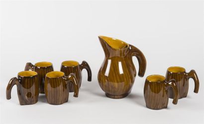 null Jourdan GRANDJEAN (20ème siècle)
Suite de six tasses et un pichet en céramique...