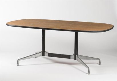 null Charles EAMES (1907-1978) & Ray EAMES (1912-1988)
Table de salle à manger à...