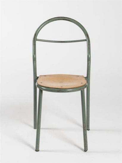 null MOBILOR 1940
Suite de cinq chaises modèle C27 à structure tubulaire en métal...