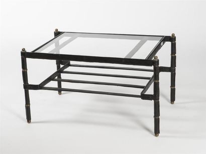 null Jacques ADNET (1900-1984)
Table basse à armature gainée de cuir noir piqué sellier,...