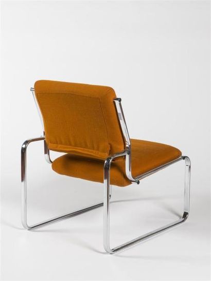 null Dans le goût de Yves CHRISTIN (20ème siècle)
Suite de trois fauteuils à structure...