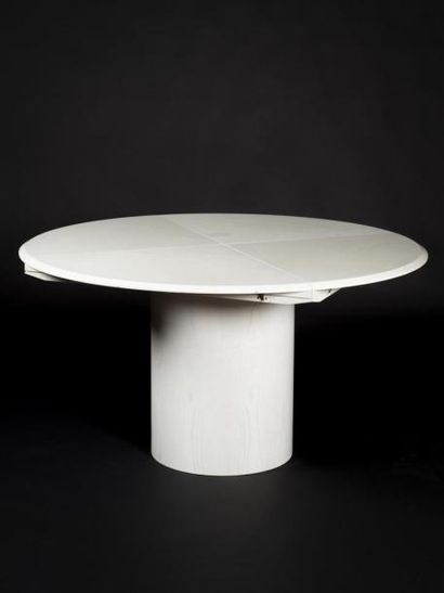 null Erwin NAGEL (XX-XXI ème) 
Table à système modèle Quadrondo à fût cylindrique...