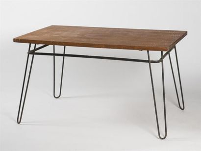 null Gérard GUERMONPREZ (20ème siècle) Attribué à
Table haute à structure en métal...