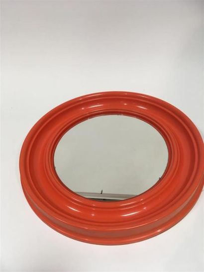 null EC MILANO 1970
Miroir à structure en plastique abs orange 
Embossé au dos de...