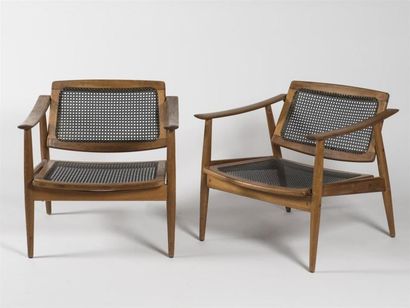 null Travail scandinave
Paire de fauteuils à structure en acajou et assise et dossier...