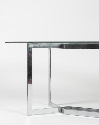 null Paul LEGEARD (20ème siècle)
Table à piètement en inox recevant un plateau ovale...