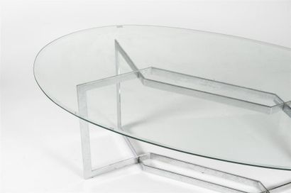 null Paul LEGEARD (20ème siècle)
Table à piètement en inox recevant un plateau ovale...