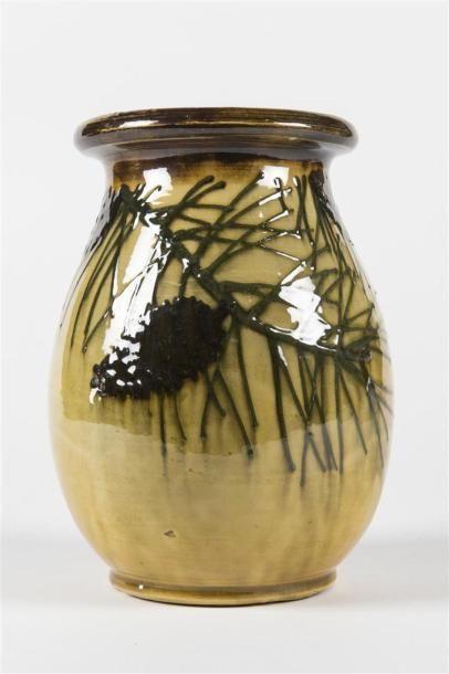 null AEGITNA ATELIER, 20ème siècle
Vase de forme ovoïde à col ouvert en céramique...
