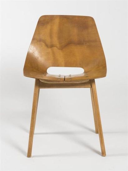 null Pierre GUARICHE (1926-1995) 
Suite de deux chaises modèle "Amsterdam" dit "Tonneau",...