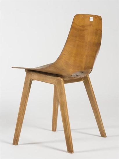 null Pierre GUARICHE (1926-1995) 
Suite de deux chaises modèle "Amsterdam" dit "Tonneau",...