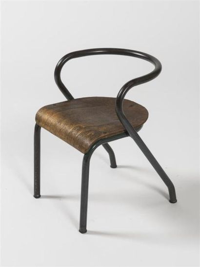 null Jacques HITIER (1917-1999)
Chaise enfant modèle 300 à structure en métal laqué...